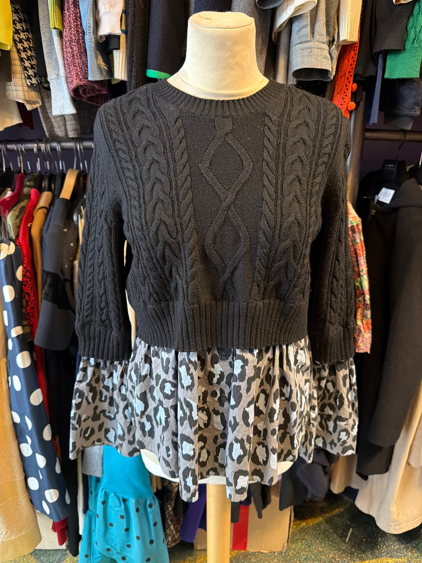 Kenzo Robe Pull Kenzo TXL / M - Noir Torsadé + Bas Léopard - 60€ – Eline Vintage